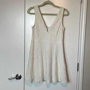 M Lulu’s White Lace Mini Dress